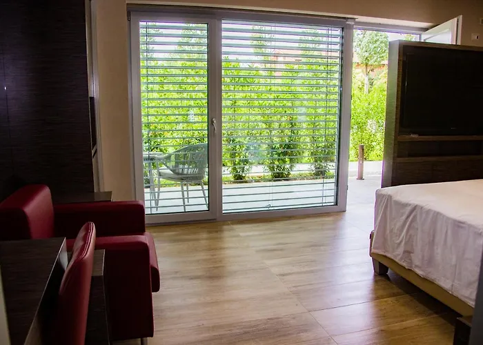 Kairos & Hotell 4*