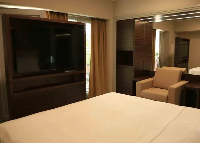 Kairos & Hotell 4*